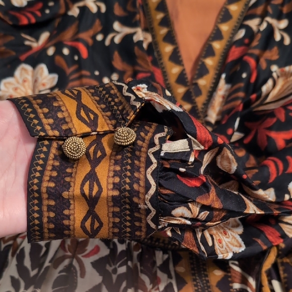 FARM Rio Multicolor Floral Long Sleeve Dress - Picture 9 of 11